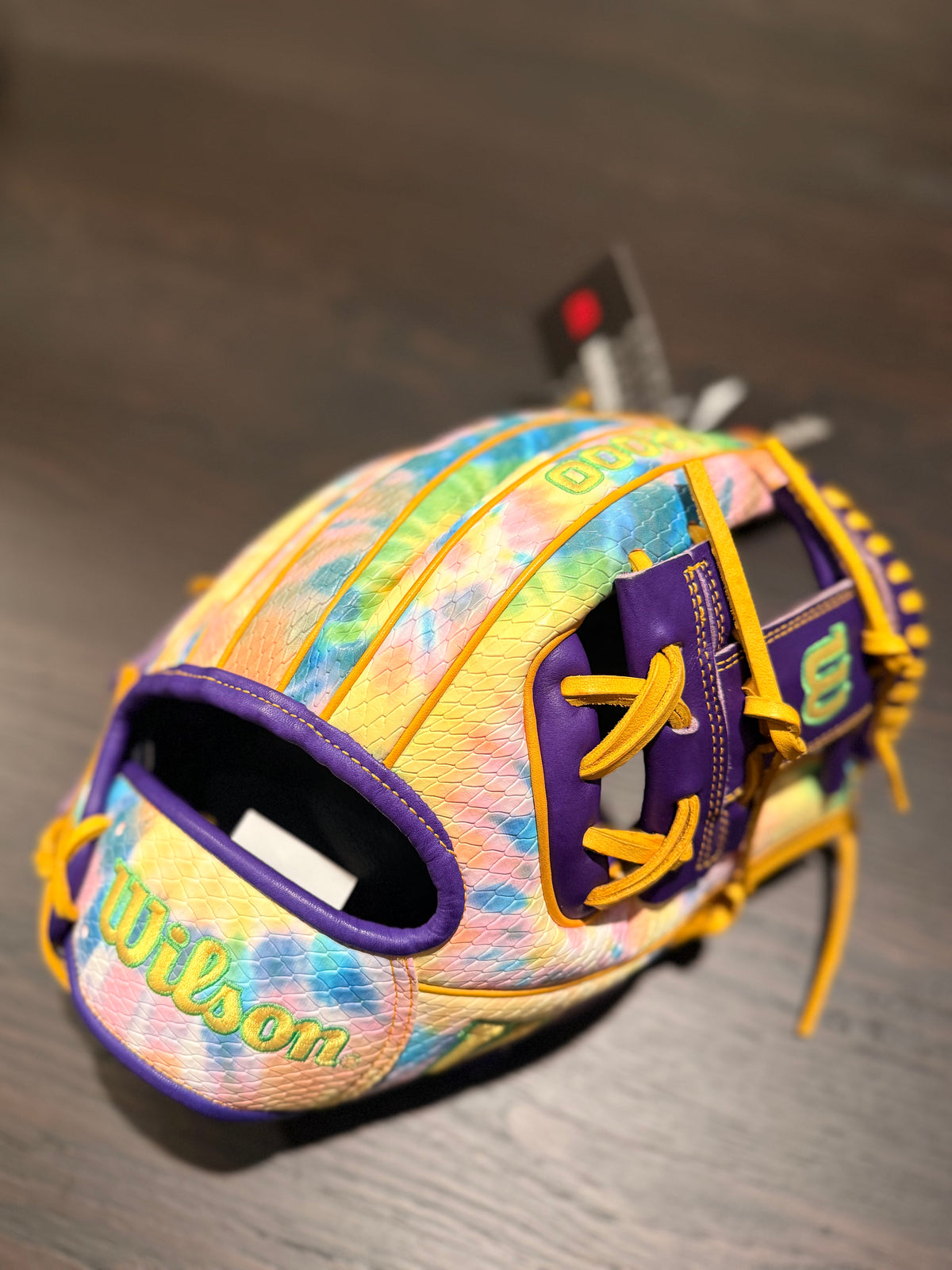 **SUPER RARE - Peace and Love IG Exclusive (Wilson 11.75'' - A2000 1975 Series Glove)