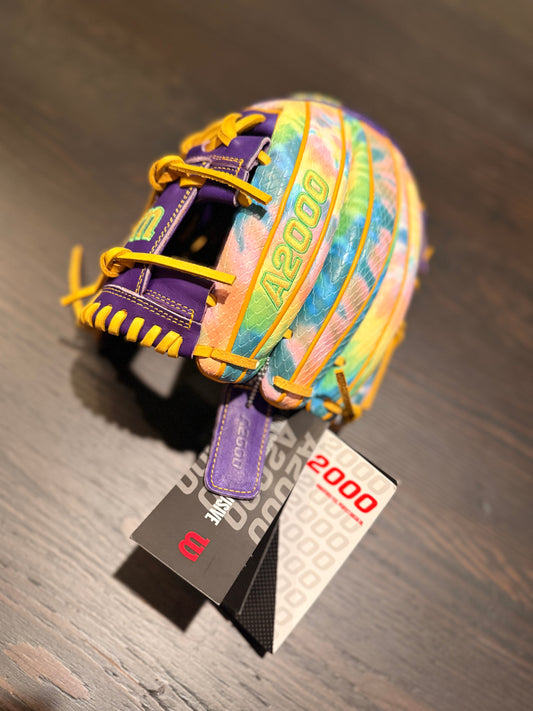 **SUPER RARE - Peace and Love IG Exclusive (Wilson 11.75'' - A2000 1975 Series Glove)