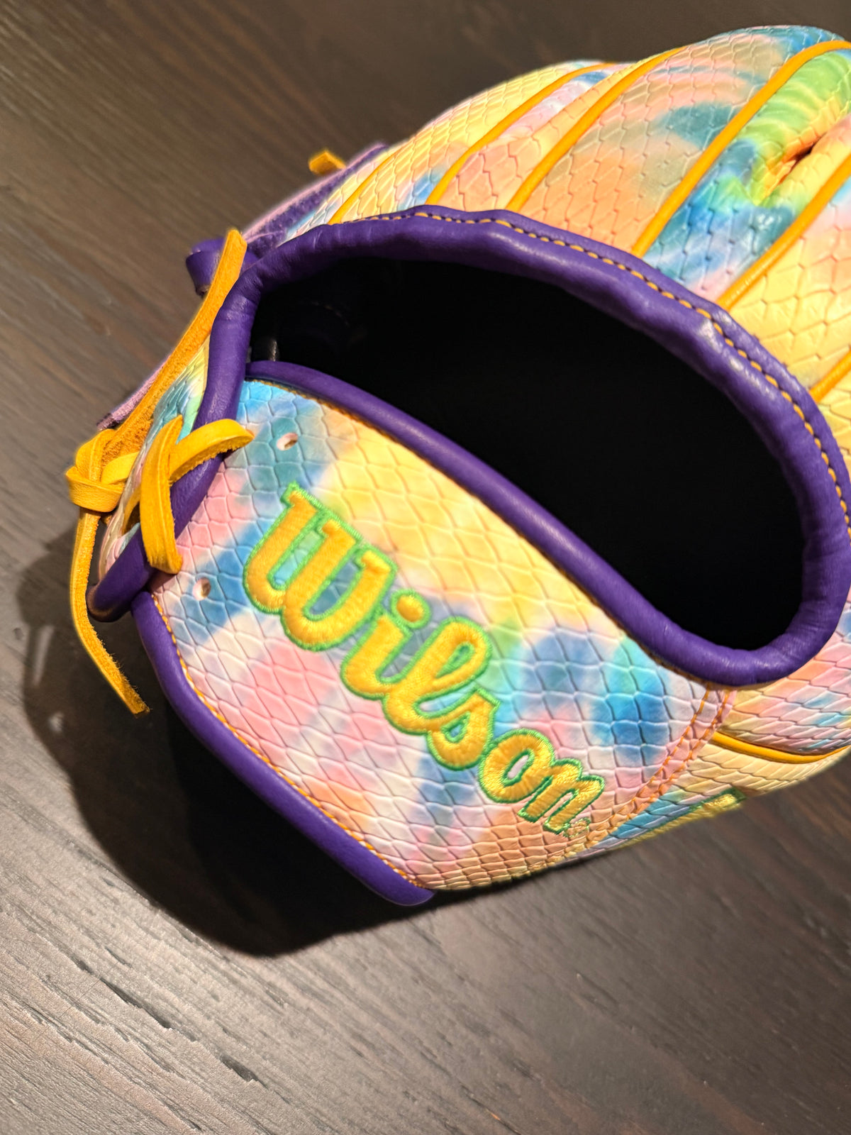 **SUPER RARE - Peace and Love IG Exclusive (Wilson 11.75'' - A2000 1975 Series Glove)