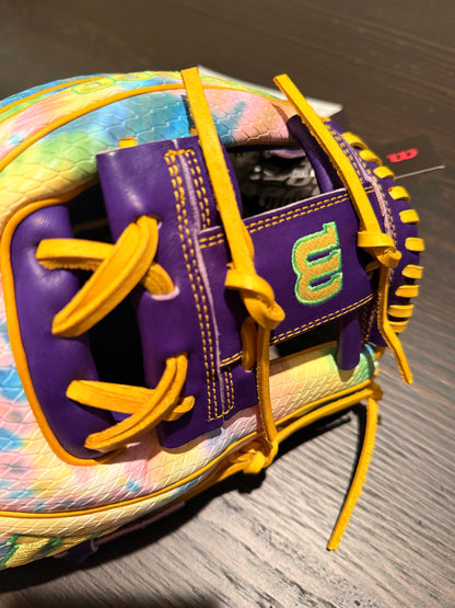 **SUPER RARE - Peace and Love IG Exclusive (Wilson 11.75'' - A2000 1975 Series Glove)