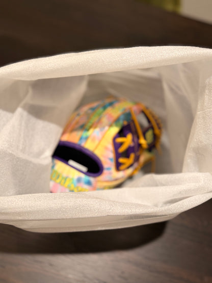 **SUPER RARE - Peace and Love IG Exclusive (Wilson 11.75'' - A2000 1975 Series Glove)