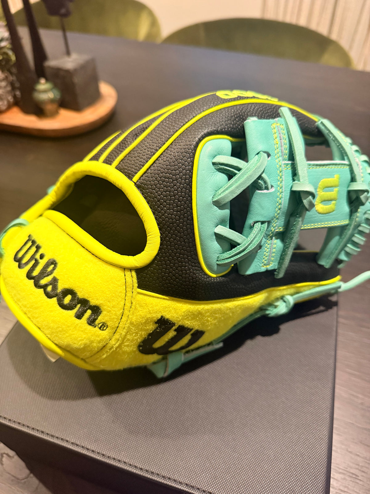 *LIMITED-EDITION WILSON “TENNIS BALL” A2000®  1786SS  (Wilson 11.5'' - Infield Glove)