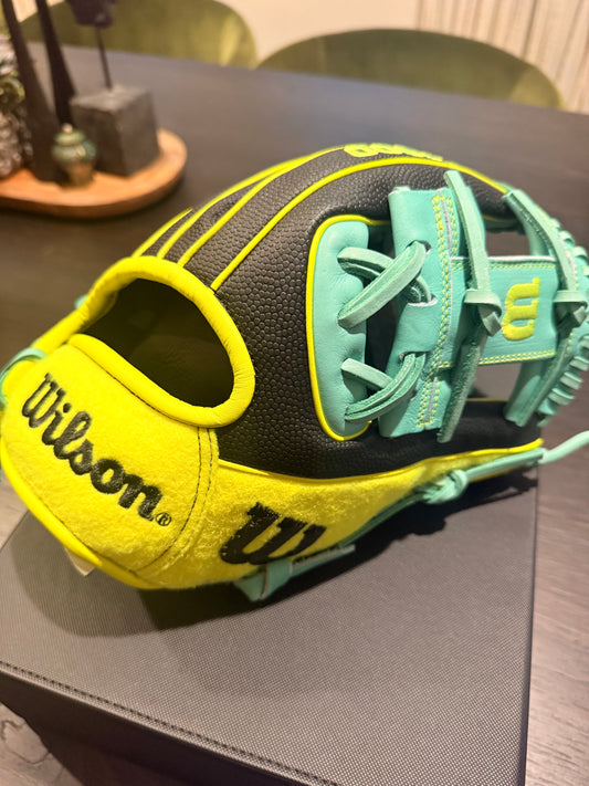 *LIMITED-EDITION WILSON “TENNIS BALL” A2000®  1786SS  (Wilson 11.5'' - Infield Glove)