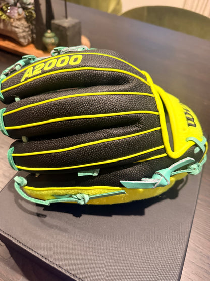 *LIMITED-EDITION WILSON “TENNIS BALL” A2000®  1786SS  (Wilson 11.5'' - Infield Glove)