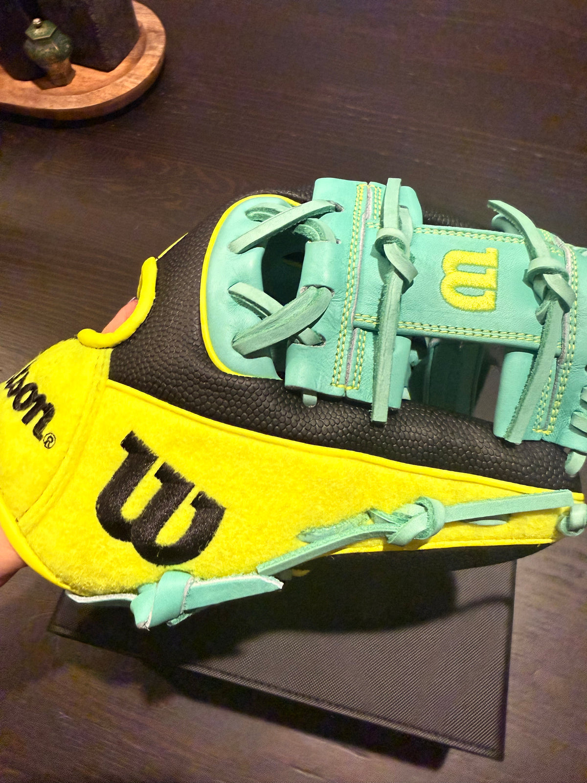 *LIMITED-EDITION WILSON “TENNIS BALL” A2000®  1786SS  (Wilson 11.5'' - Infield Glove)