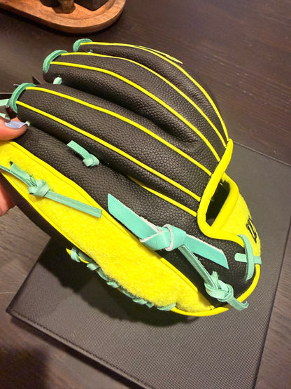 *LIMITED-EDITION WILSON “TENNIS BALL” A2000®  1786SS  (Wilson 11.5'' - Infield Glove)