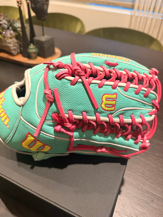 *2025 WILSON A2000® SCOT7SS  (12.75" Spin Control Outfield Glove)