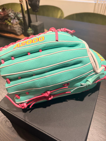 *2025 WILSON A2000® SCOT7SS  (12.75" Spin Control Outfield Glove)