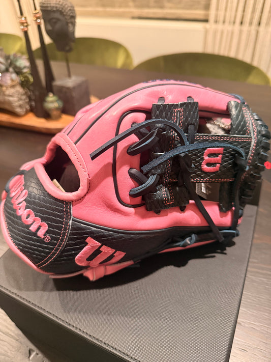*2024 Wilson A2000 SC1786SS* (11.5" Winter Infield Glove RHT) - NWT