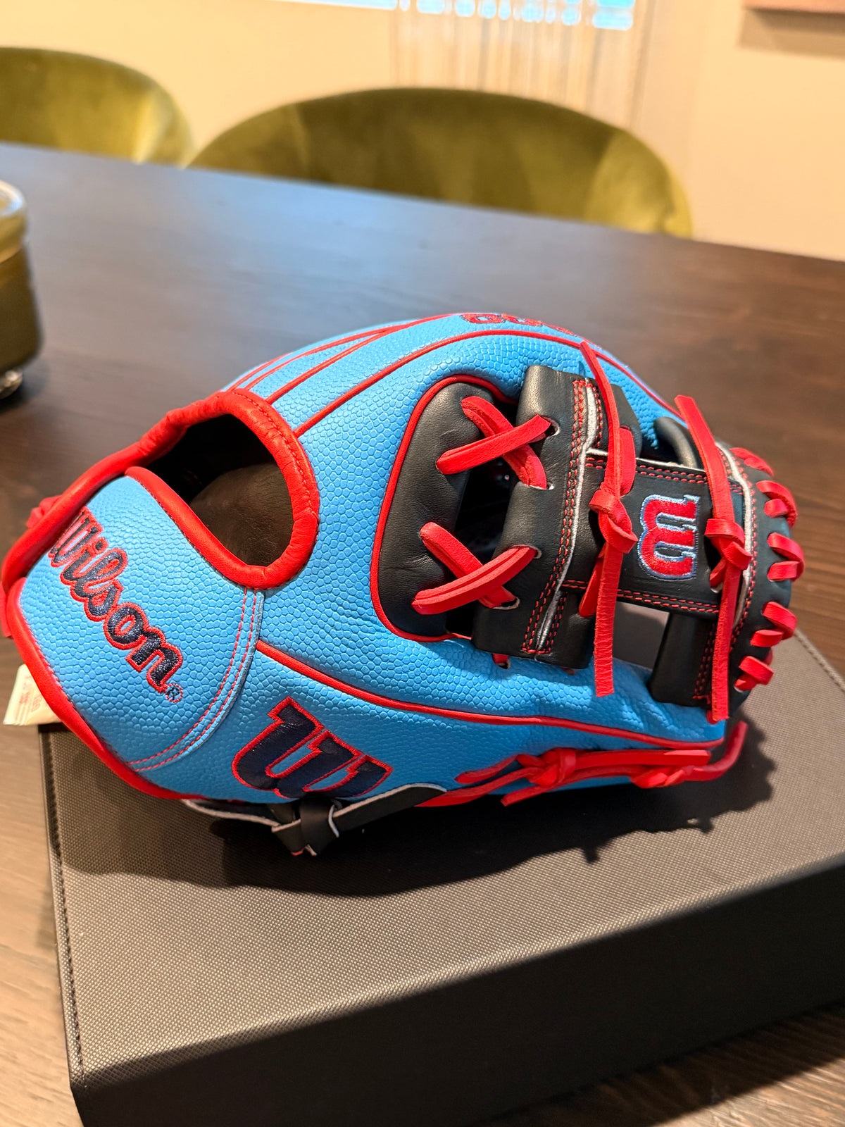 *2025 Wilson A2000  PF11SS Pedroia Fit* (11" Infield Glove RHT) - NWT