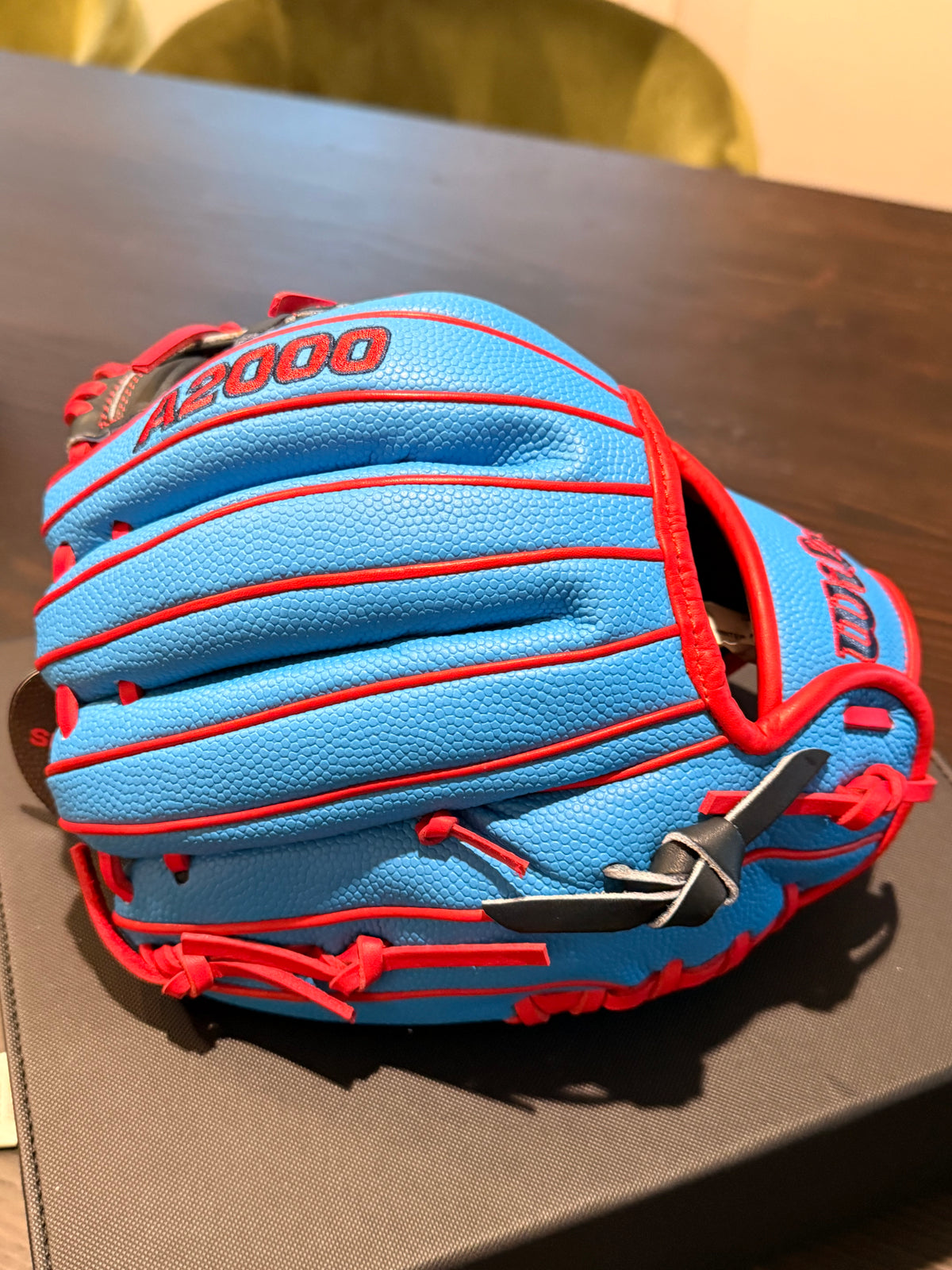 *2025 Wilson A2000  PF11SS Pedroia Fit* (11" Infield Glove RHT) - NWT